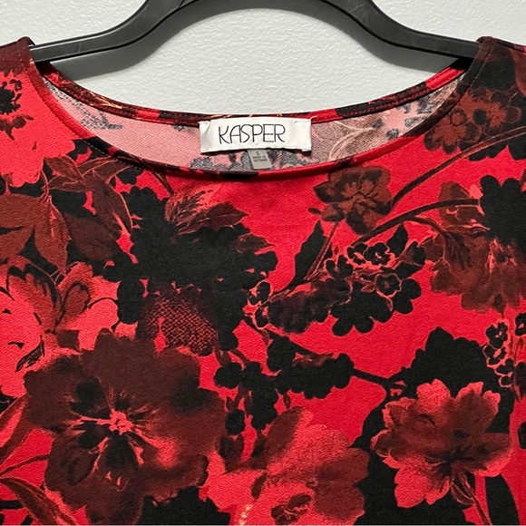 Kasper Red & Black Top With Gold Accents Size Small Asymmetrical Hem Stretch LNC - Picture 3 of 9